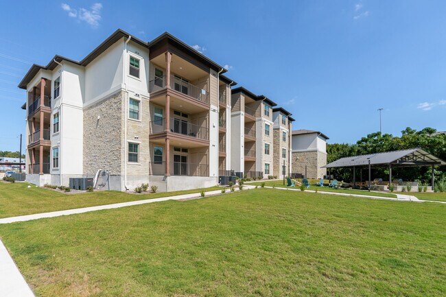 Building Photo - 1501 W Howard Ln