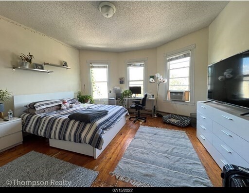 Building Photo - 372 Medford St