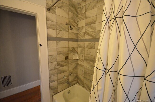 Building Photo - 147 Freeman Ave