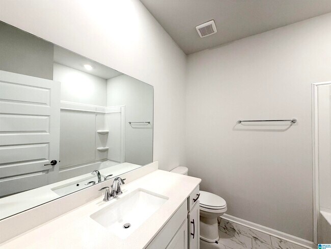 Building Photo - 305 Susan Lynn Dr