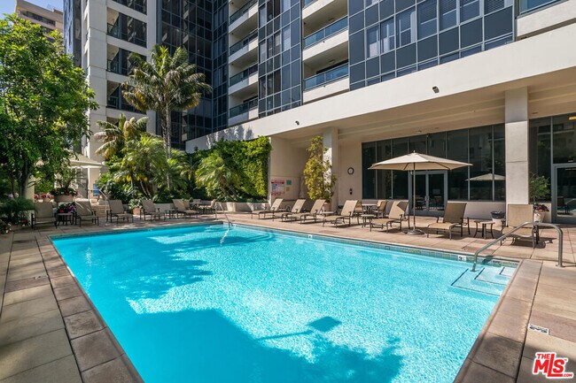 Building Photo - 10724 Wilshire Blvd