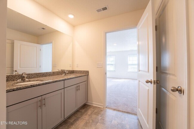 Building Photo - 322 Heritage Crossing Dr