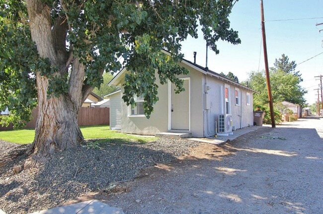 Primary Photo - 114 W Musser St