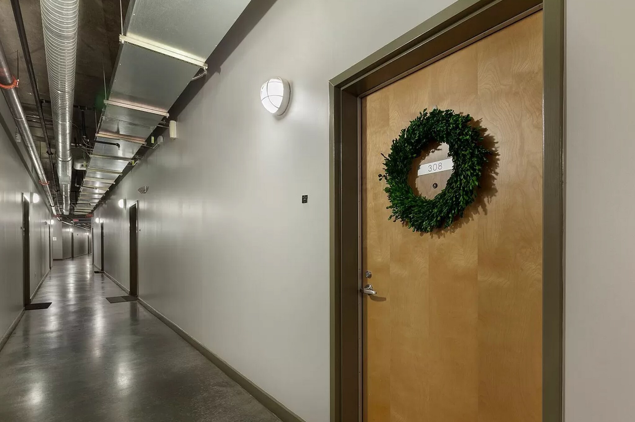 hallway and unit front door - 640 Glen Iris Dr NE