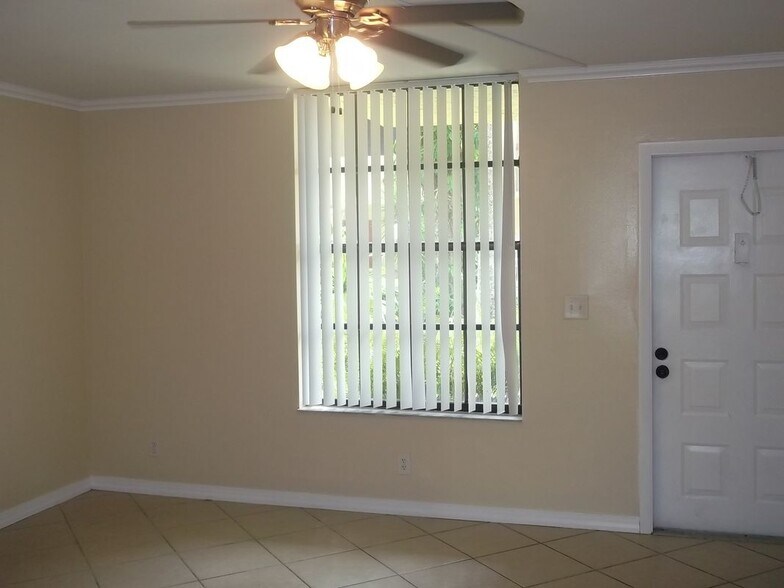 Building Photo - 767 SE 1st Way