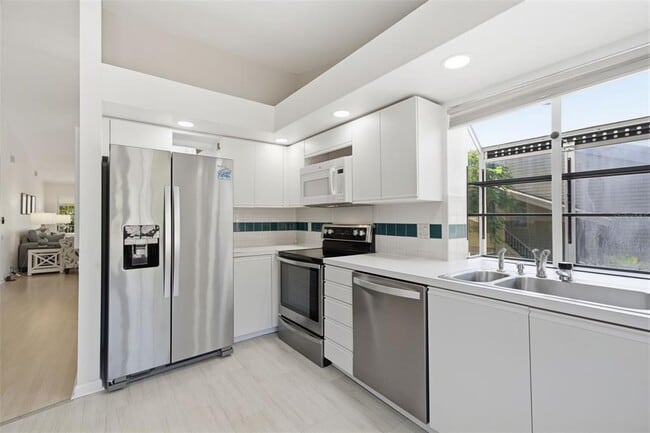 Building Photo - 50 Pelican Pl