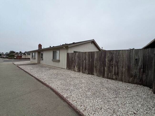 Building Photo - 745 Cedar Dr