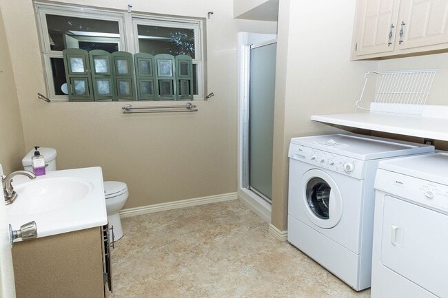 Building Photo - Spacious 5 Bed, 3 Bath Home for Rent in Idaho Falls!