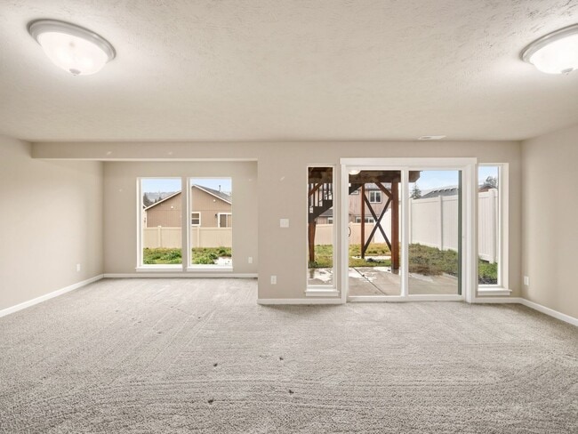 Building Photo - Spacious 5-Bedroom Home with Private Yard & Parking in Spokane