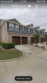 Building Photo - 2220 Stoneleigh Pl