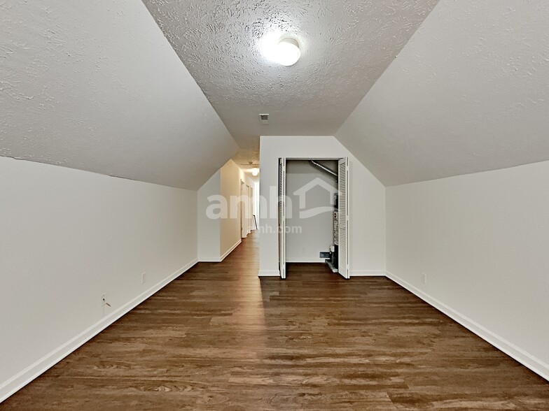 Building Photo - 2425 Edencrest Dr