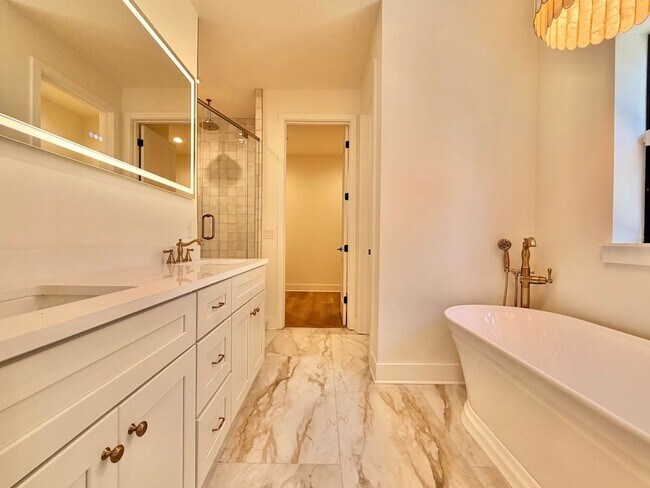 Building Photo - Brand New Custom 5/3.5 Home Steps from Downtown Winter Garden!