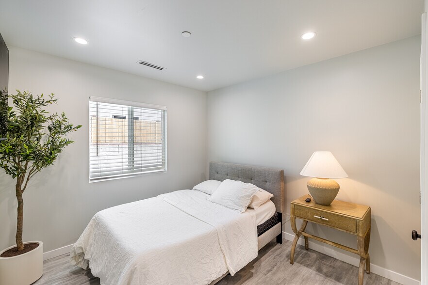 Building Photo - 8141 Hinds Ave