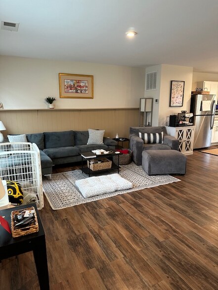 Building Photo - 5505 Noble Ave