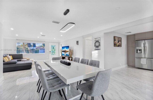 Building Photo - 6600 NE 20th Way