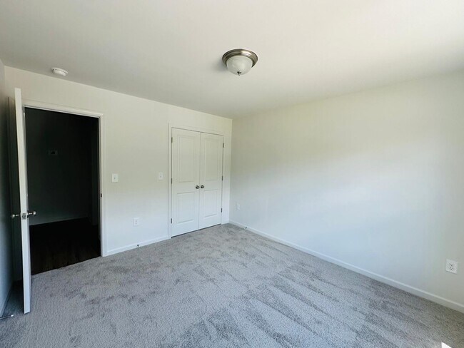 Building Photo - 9643 Forest Dr
