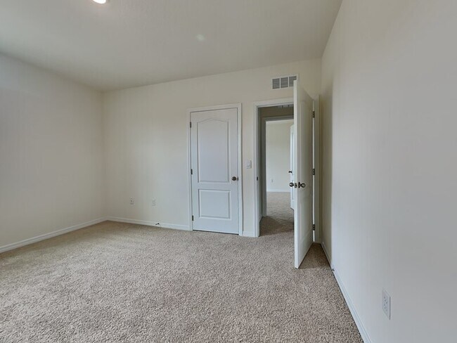 Building Photo - 5246 Mahogany Dr