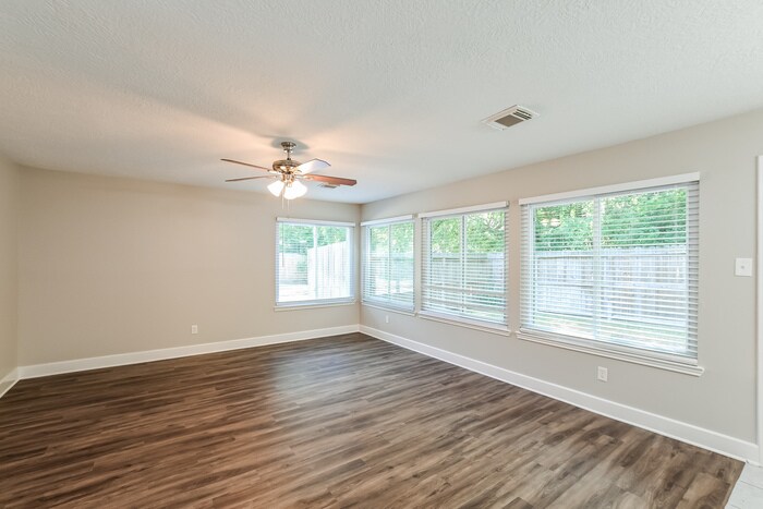 Building Photo - 21882 Pinewilde Ct