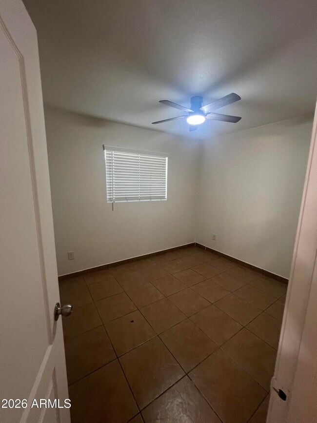 Building Photo - 4525 E Alta Vista Rd