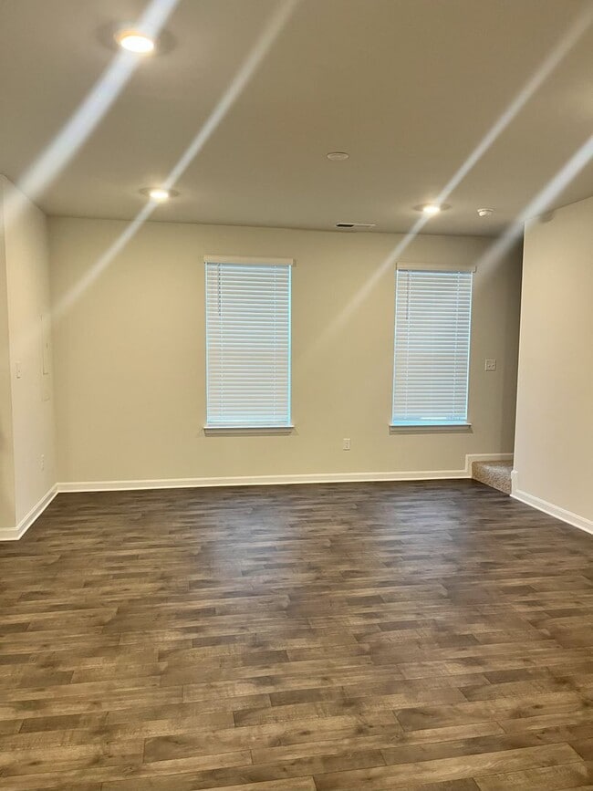 Building Photo - Camden Townhouse