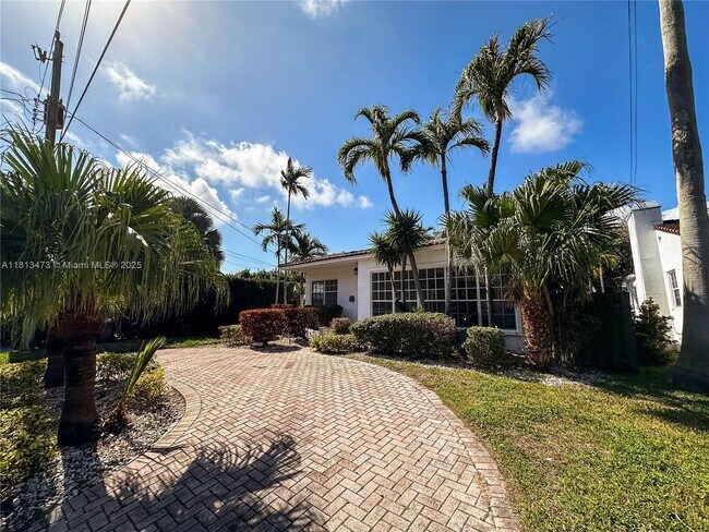 Building Photo - 8926 Dickens Ave