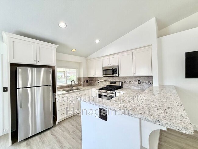 Building Photo - 39721 Rustic Glen Dr