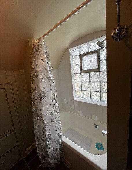 Building Photo - 257 Ledgeview Ave