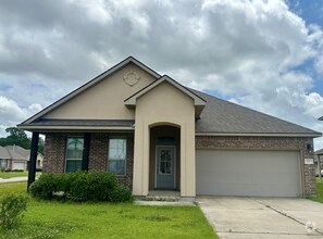 Building Photo - 4 Bed 2 Full baths