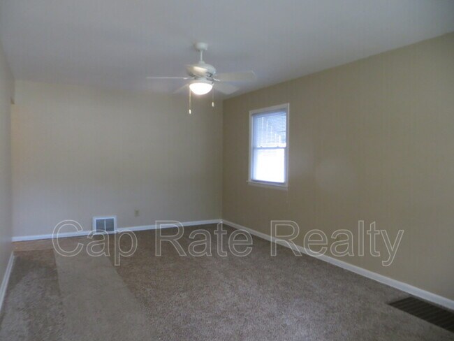 Building Photo - 469 S Waverly St