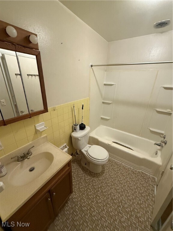 Building Photo - 620 Lakeside Dr