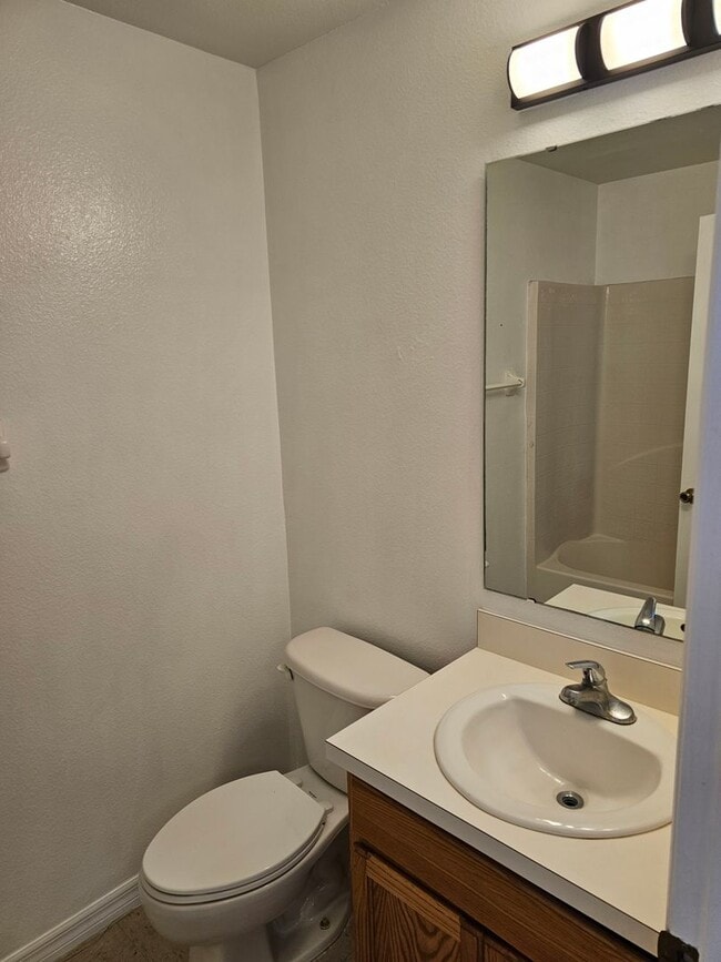 Building Photo - COMING SOON!   CUTE!  3 BEDROOM / 2 BATH - HALF DUPLEX (DELTONA)