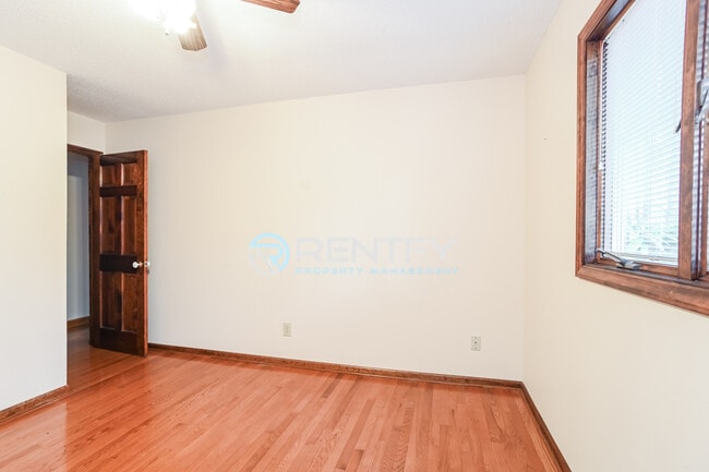 Building Photo - 123 Tiger Ln