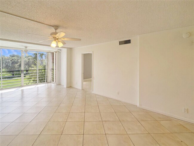 Building Photo - 1911 Sabal Palm Dr