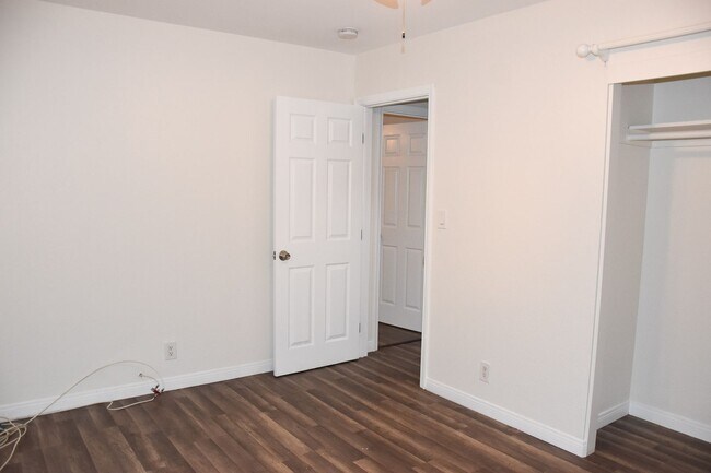 Building Photo - 411 S Kroeger St