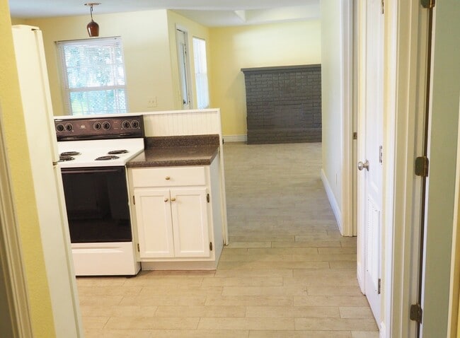 Building Photo - Charming Property in Magnolia Springs!