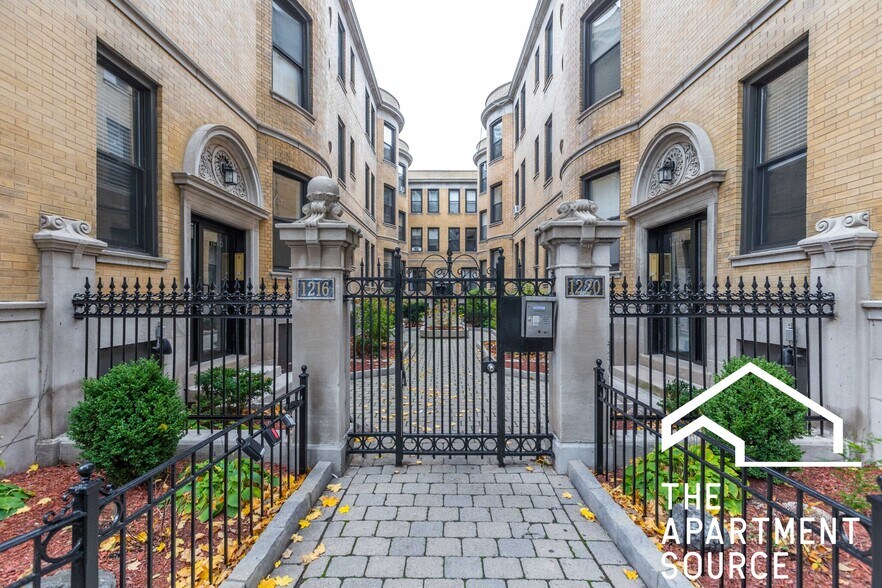 Building Photo - 1226 N Dearborn St