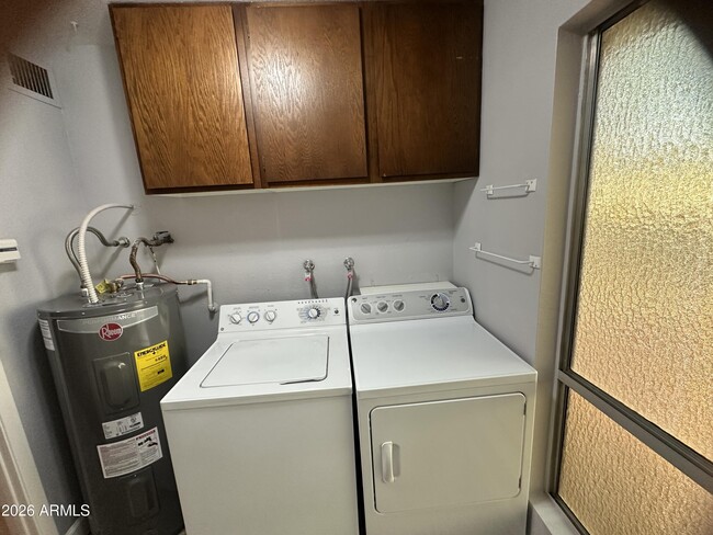 Building Photo - 5208 S Hazelton Ln