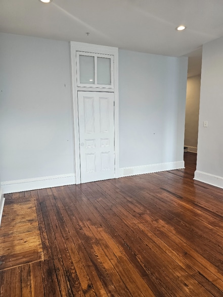 Building Photo - 2116 N Charles St