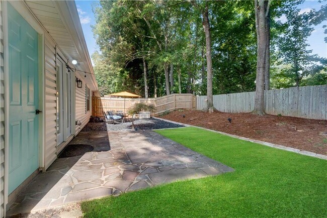 Building Photo - 5097 Village Green Way