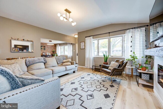 Building Photo - 325 Juniper Dr