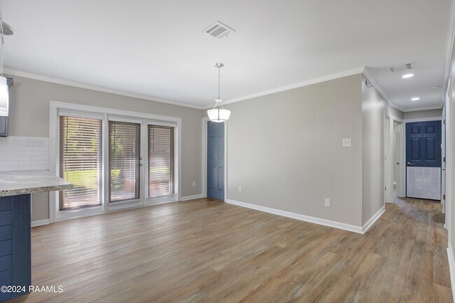 Building Photo - 113 Montgomery Dr