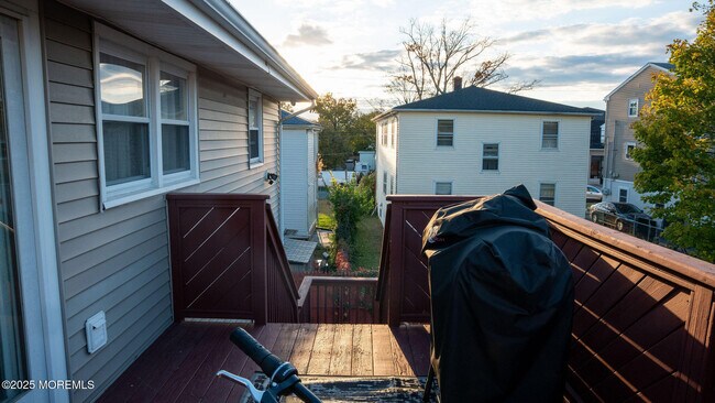 Building Photo - 73 Maple Ave