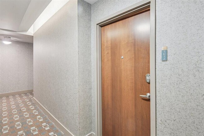 Building Photo - 777 N Ashley Dr