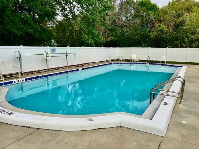 Building Photo - Beautiful townhome in Summer Lake Sarasota