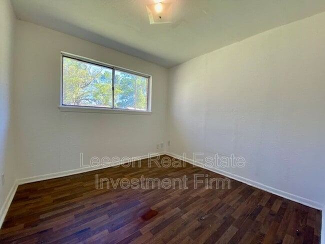 Building Photo - 323 W 83rd St