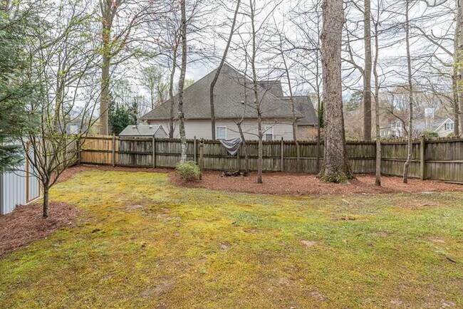 Building Photo - NW Large Updated Home! LR, DR, Den, FP, Ha...