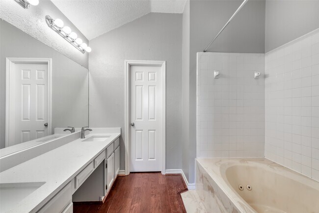 Building Photo - 18910 Yaupon Trail