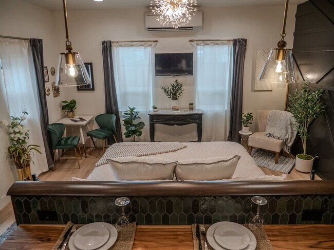 Building Photo - 3413 W Sunset Ave