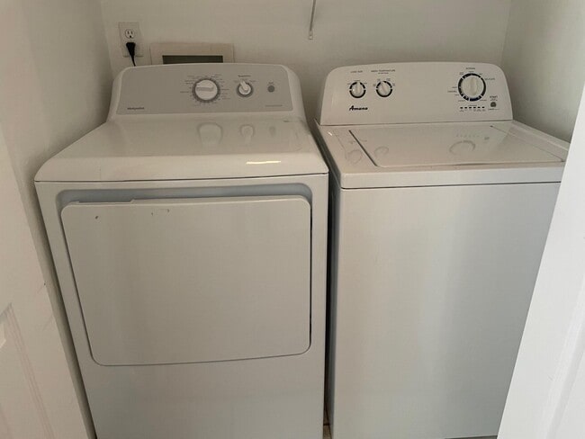 Building Photo - 10762 La Placida Dr