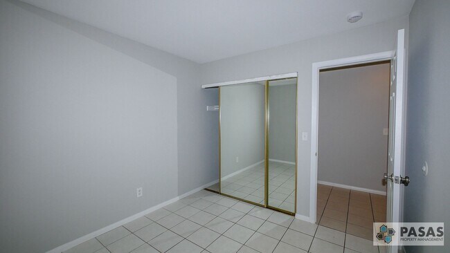 Building Photo - 1st Floor Remodeled Condo